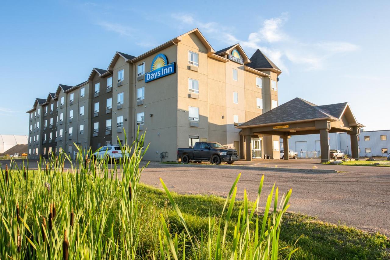 Days Inn By Wyndham Bonnyville Екстериор снимка