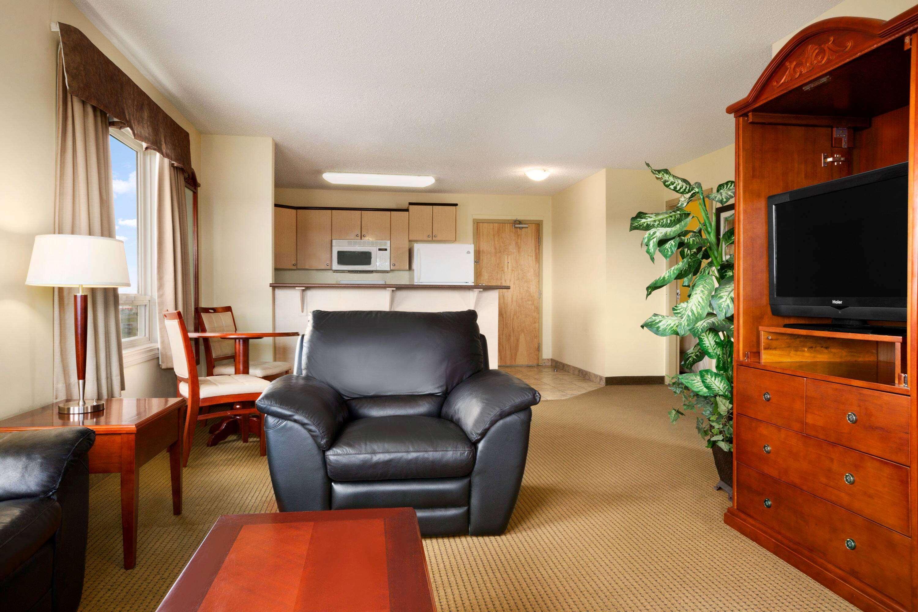 Days Inn By Wyndham Bonnyville Екстериор снимка