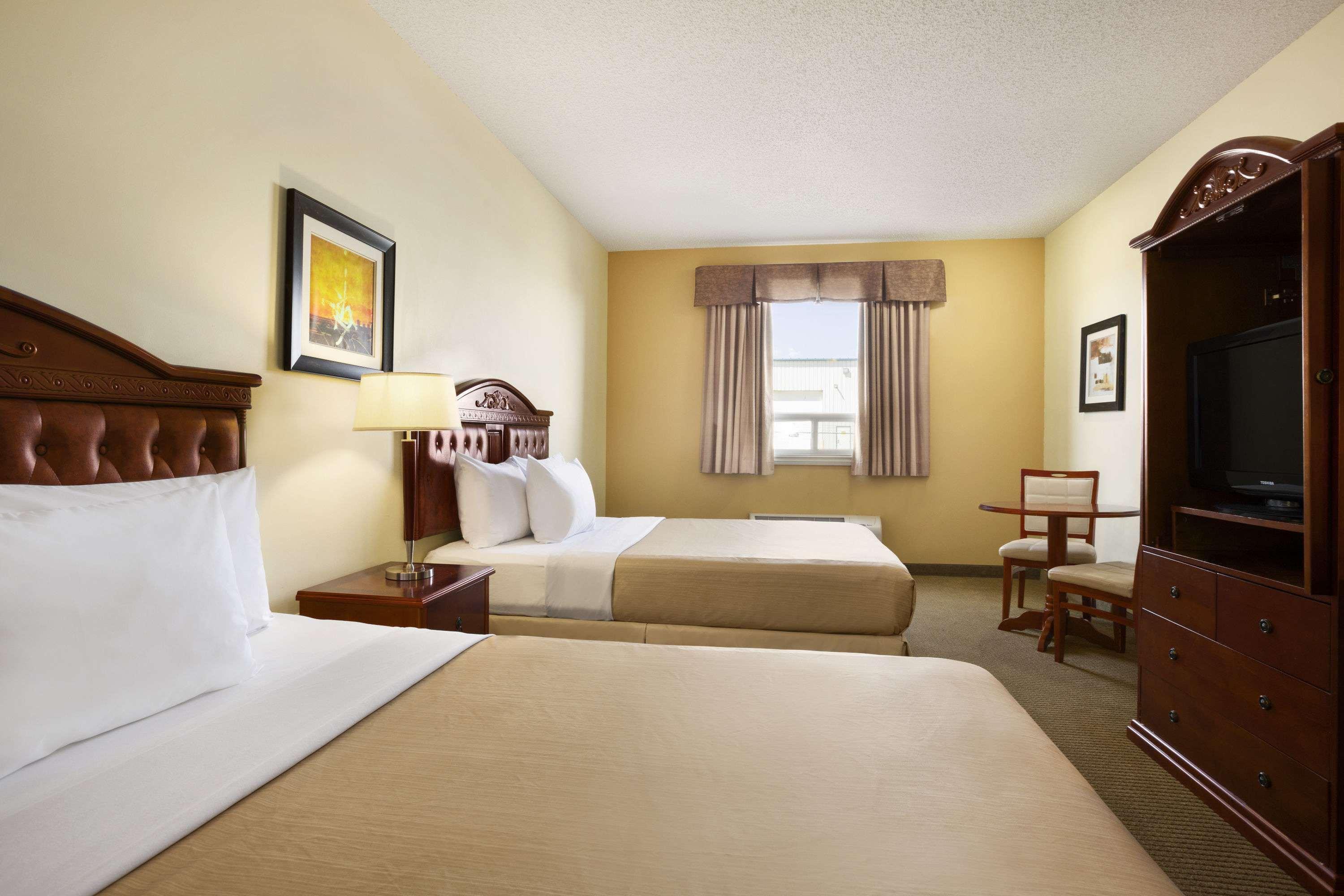 Days Inn By Wyndham Bonnyville Екстериор снимка