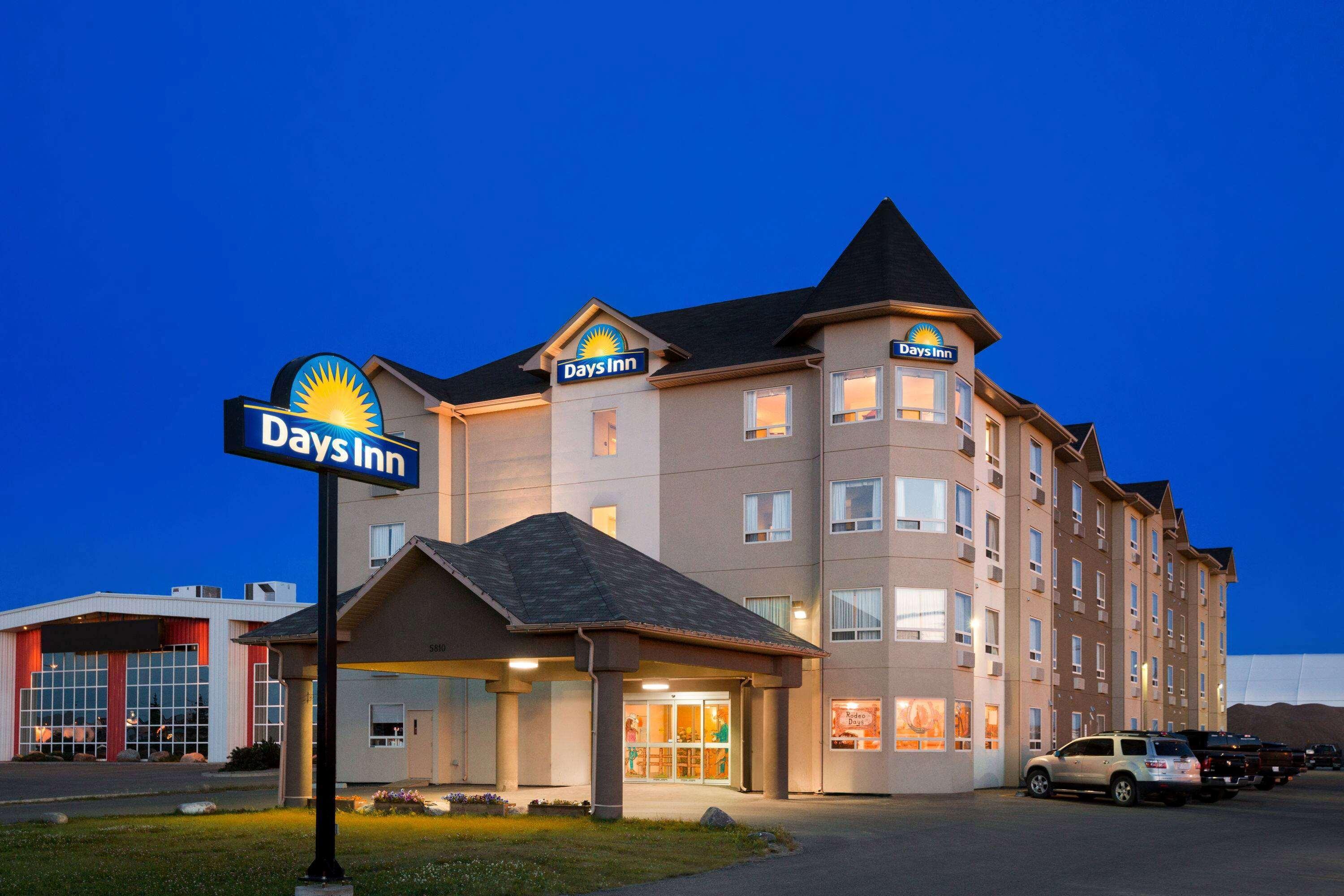 Days Inn By Wyndham Bonnyville Екстериор снимка