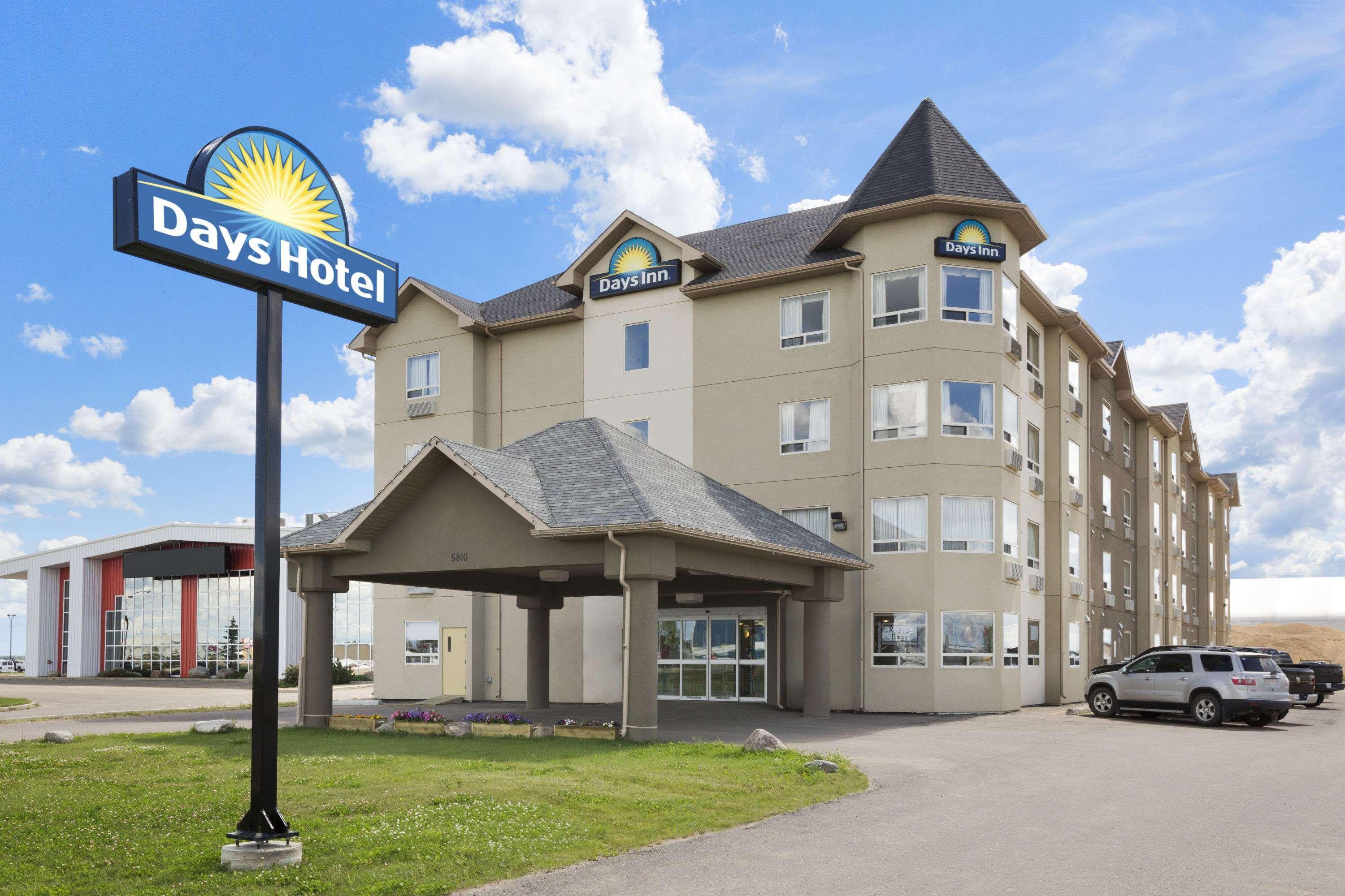 Days Inn By Wyndham Bonnyville Екстериор снимка